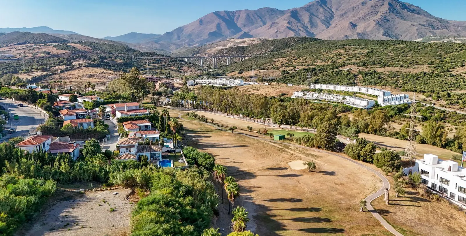 Sale of detached villa in Estepona 30