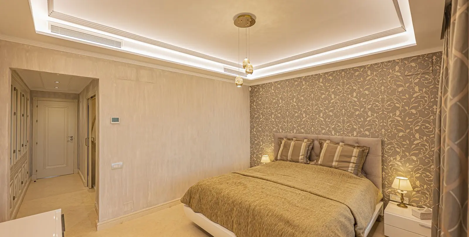 Venta de apartamento en planta media en New Golden Mile 8