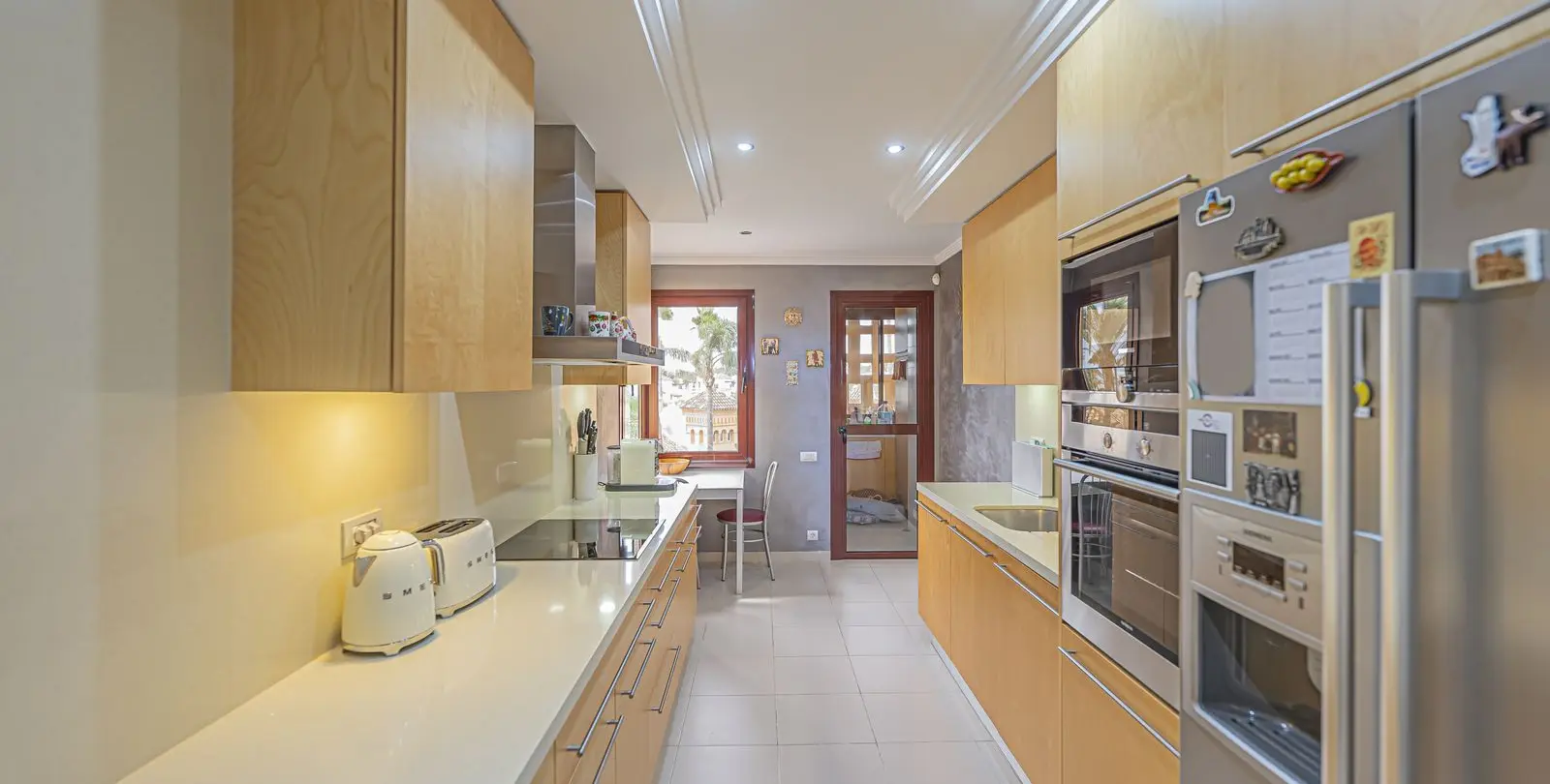 Venta de apartamento en planta media en New Golden Mile 9
