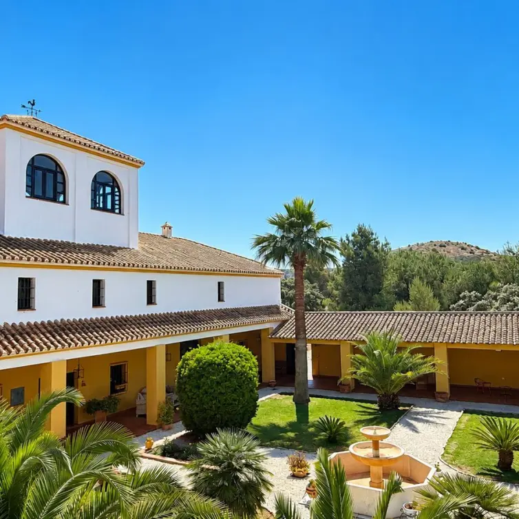 Venta de hotel en Almogía
