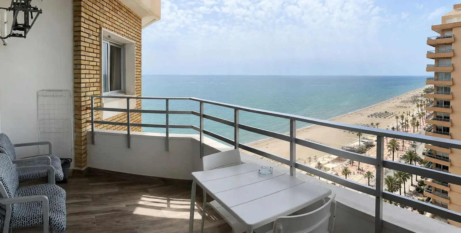 Sale of middle floor apartment in Fuengirola 1