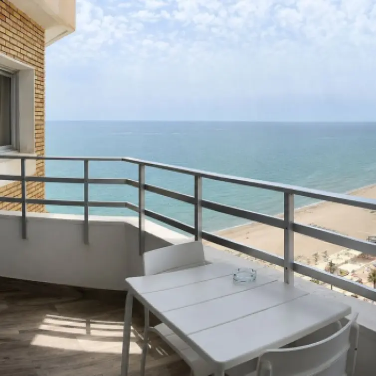 Sale of middle floor apartment in Fuengirola