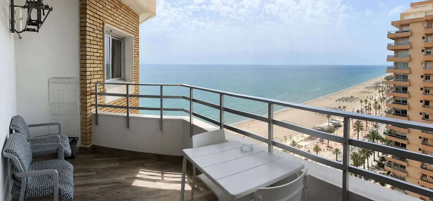 Sale of middle floor apartment in Fuengirola 0