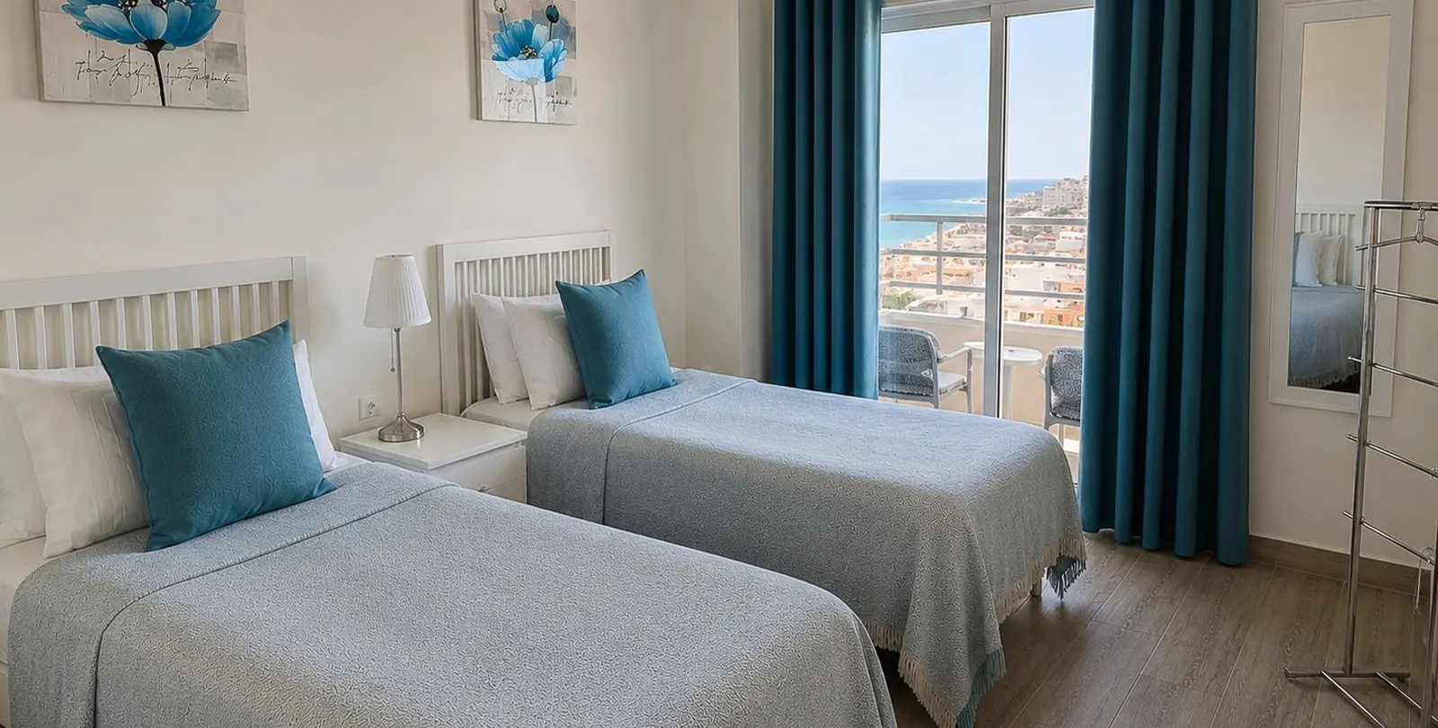 Sale of middle floor apartment in Fuengirola 2