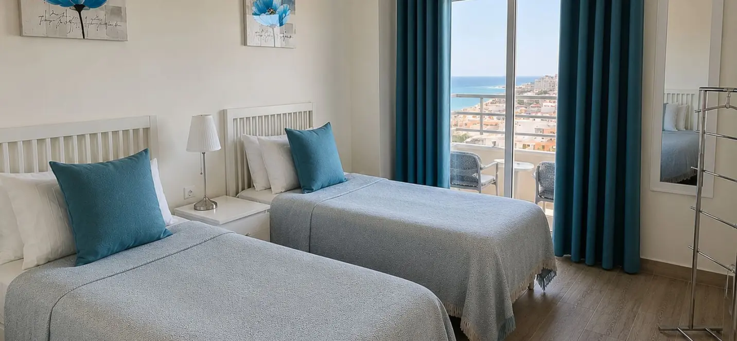 Sale of middle floor apartment in Fuengirola 1
