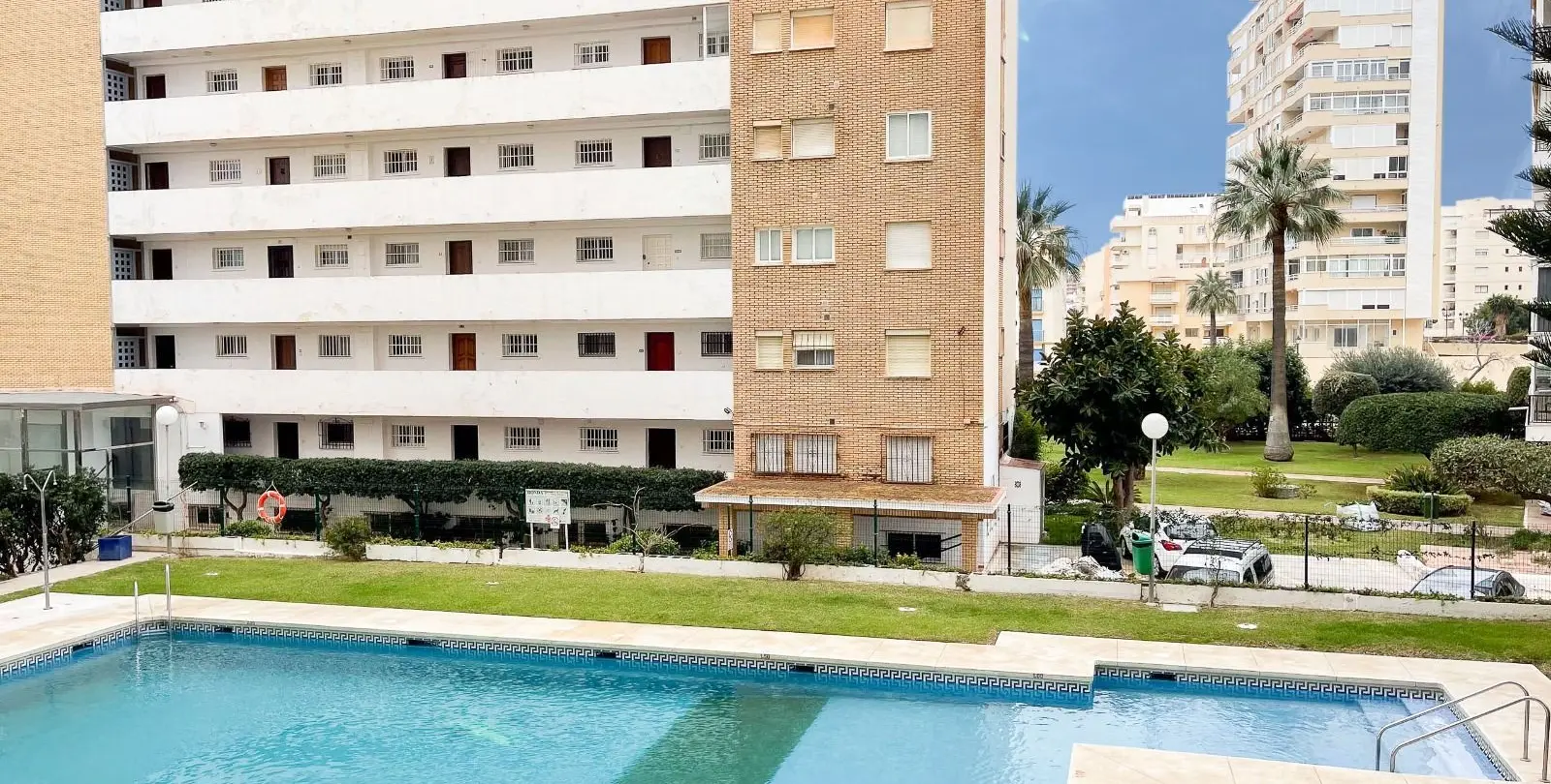 Sale of middle floor apartment in Fuengirola 4