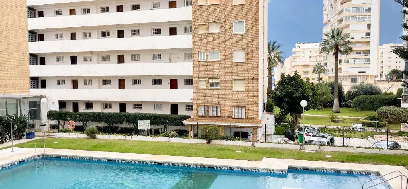 Sale of middle floor apartment in Fuengirola 3