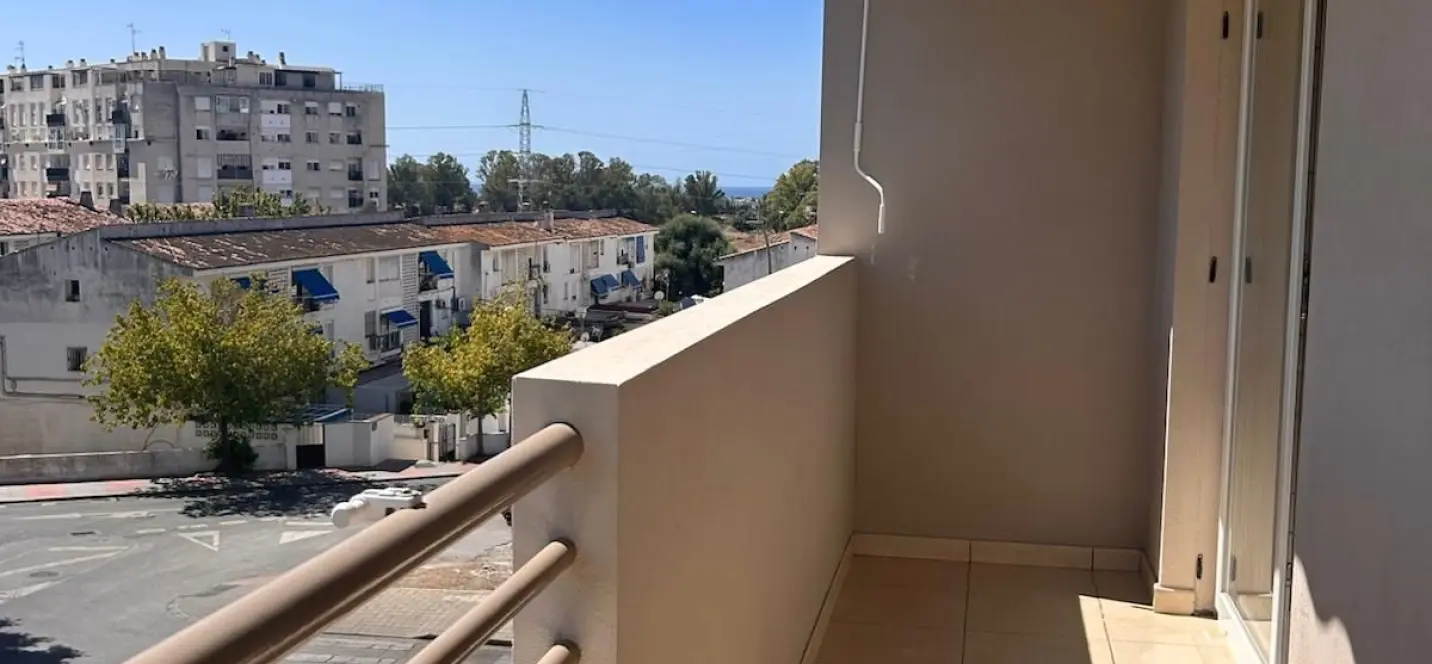 Venta de apartamento en planta media en San Pedro de Alcántara 1