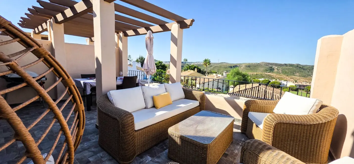 Продажа двухуровневого пентхауса в La Duquesa 1