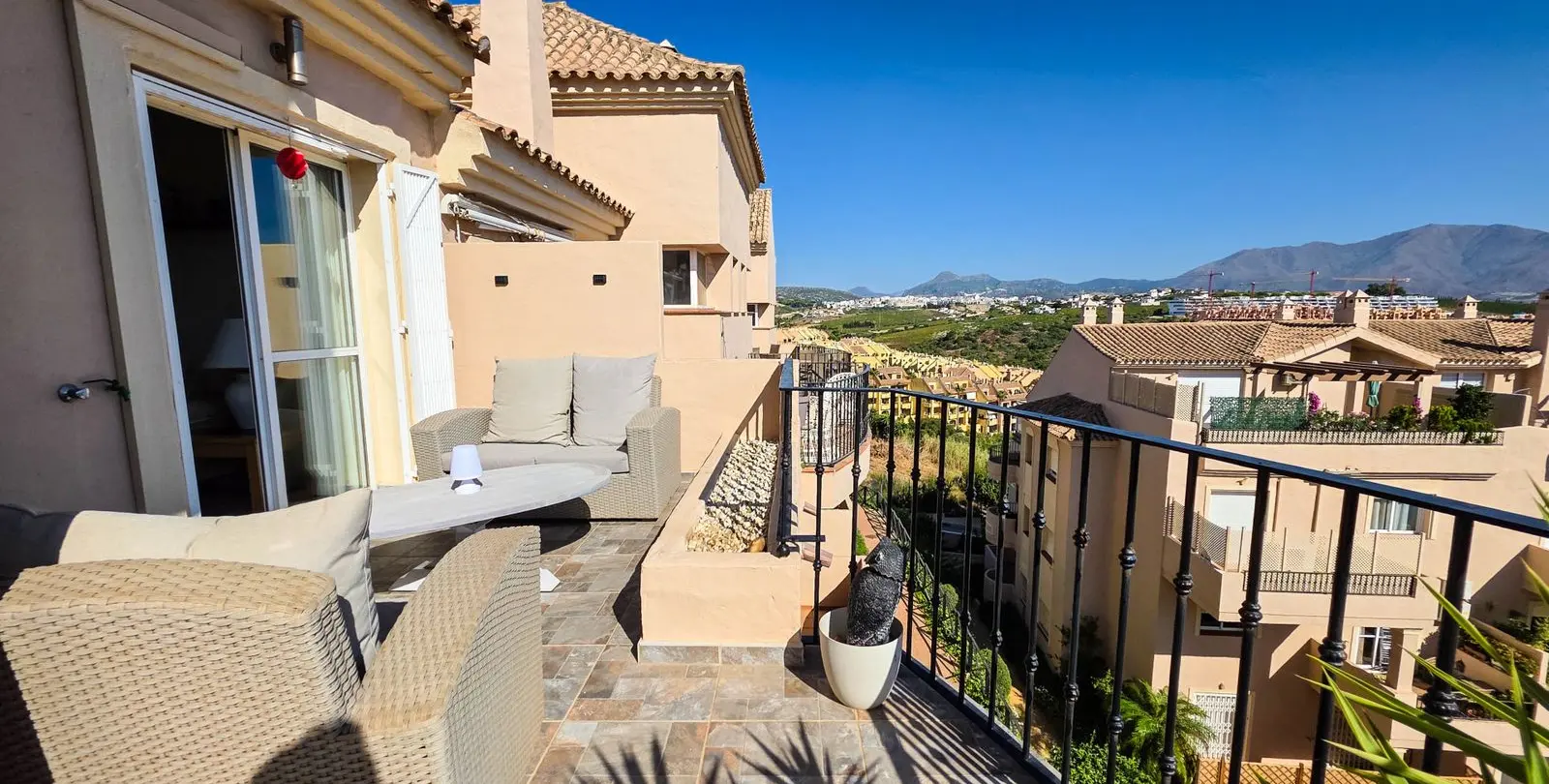 Venta de ático dúplex en La Duquesa 12