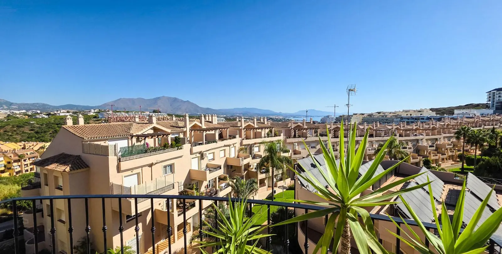 Venta de ático dúplex en La Duquesa 13