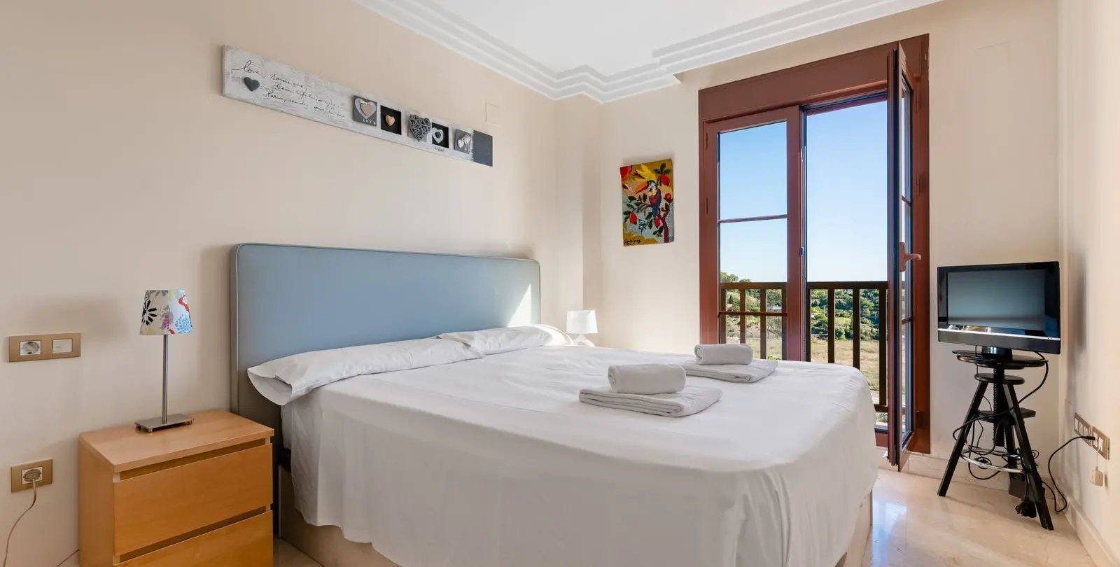 Sale of middle floor apartment in Atalaya 5