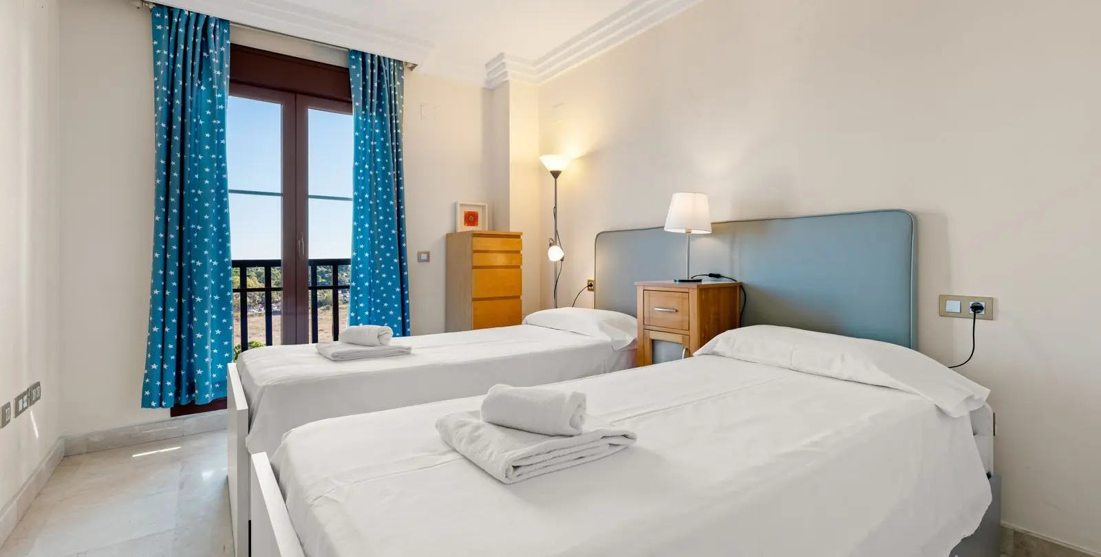 Sale of middle floor apartment in Atalaya 6