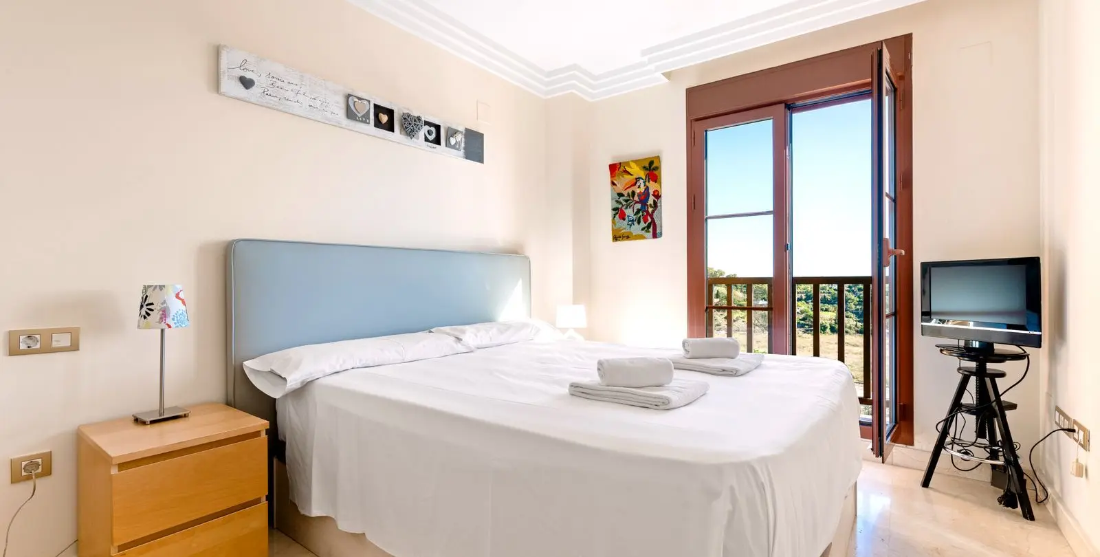 Sale of middle floor apartment in Atalaya 7