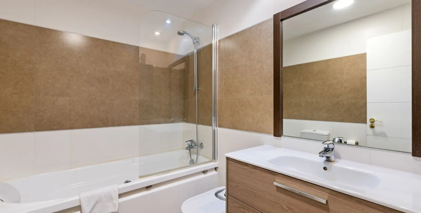 Sale of middle floor apartment in Atalaya 8
