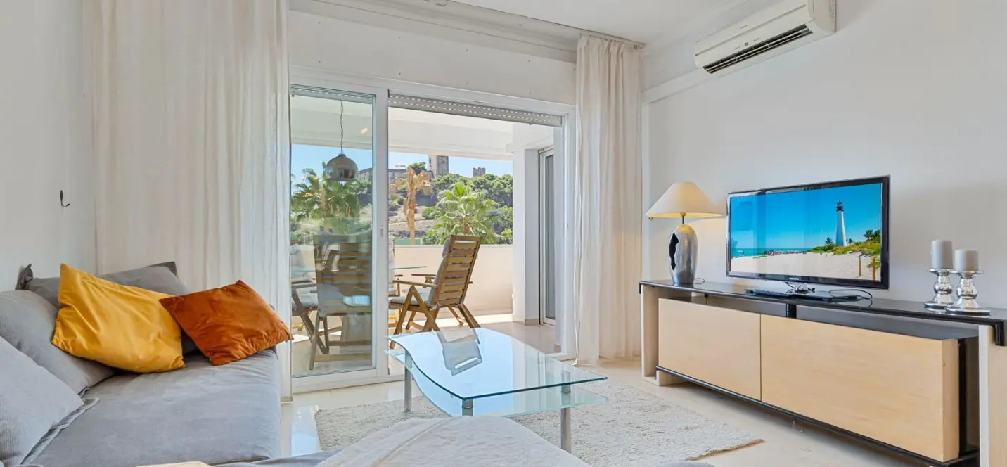Venta de apartamento en planta media en Fuengirola 2