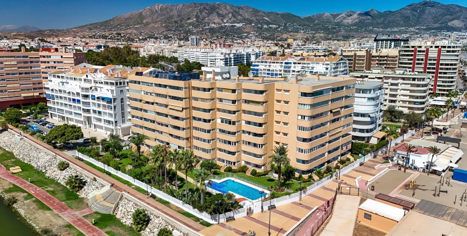 Venta de apartamento en planta media en Fuengirola 27