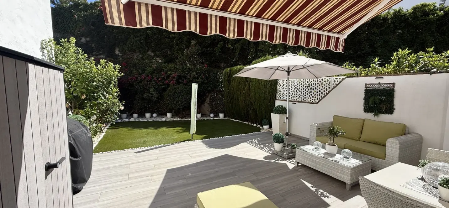 Sale of townhouse in Riviera del Sol 0