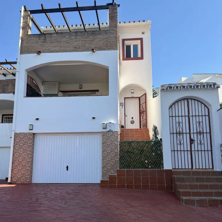 Sale of townhouse in Riviera del Sol