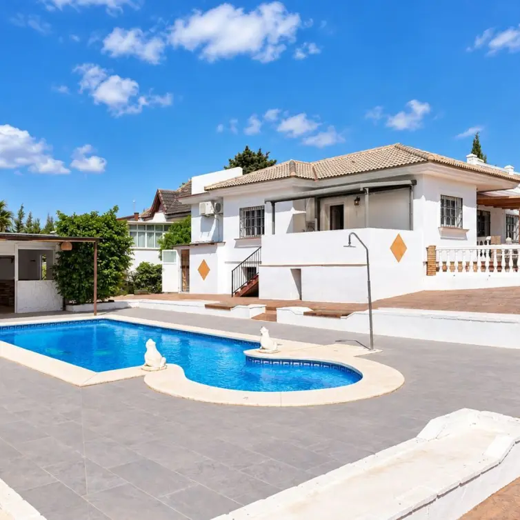 Venta de villa independiente en Alhaurín de la Torre