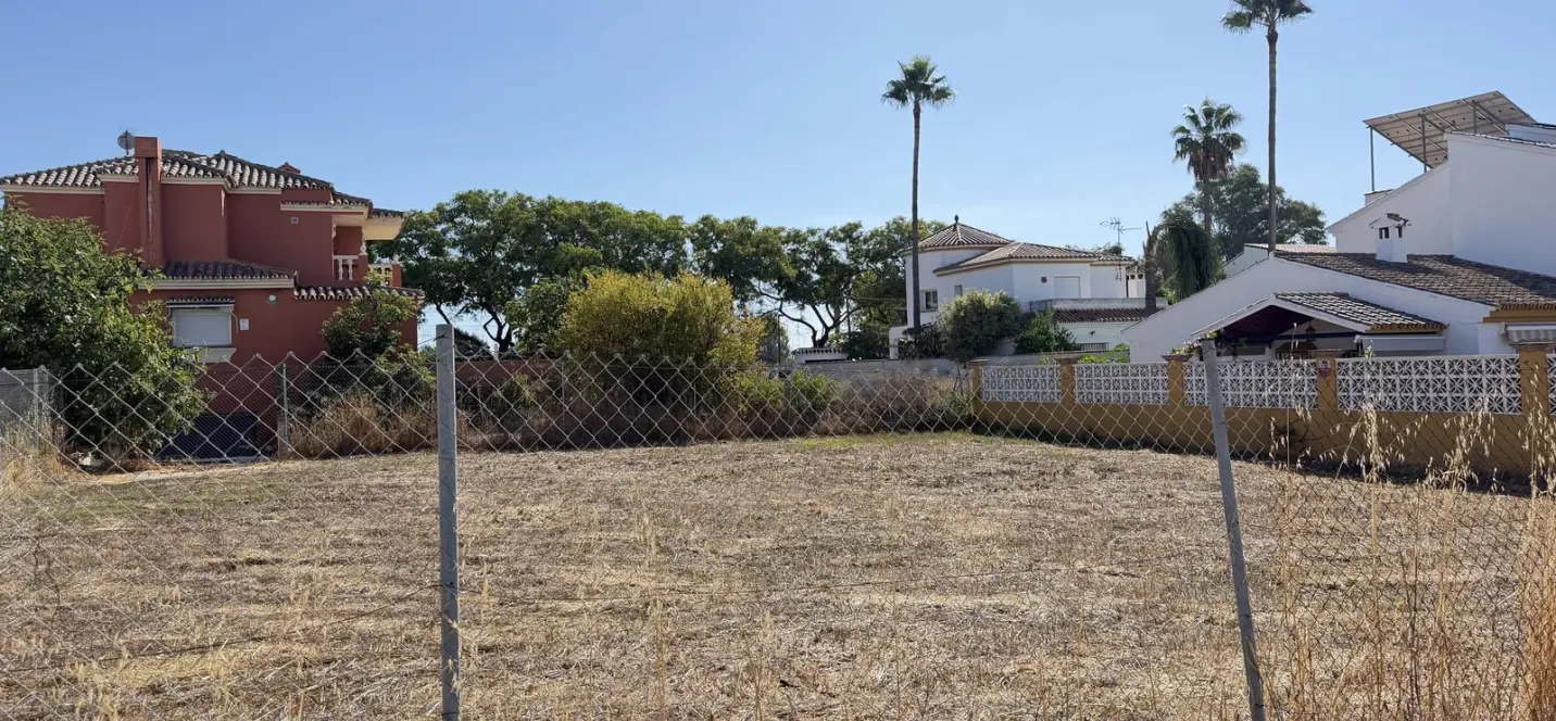 Venta de parcela residencial en San Pedro de Alcántara 0