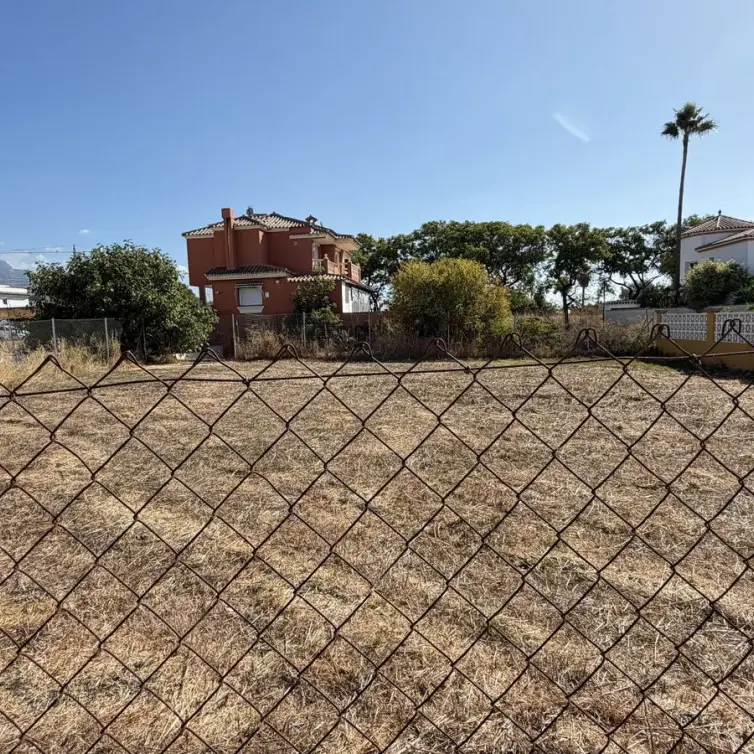 Venta de parcela residencial en San Pedro de Alcántara