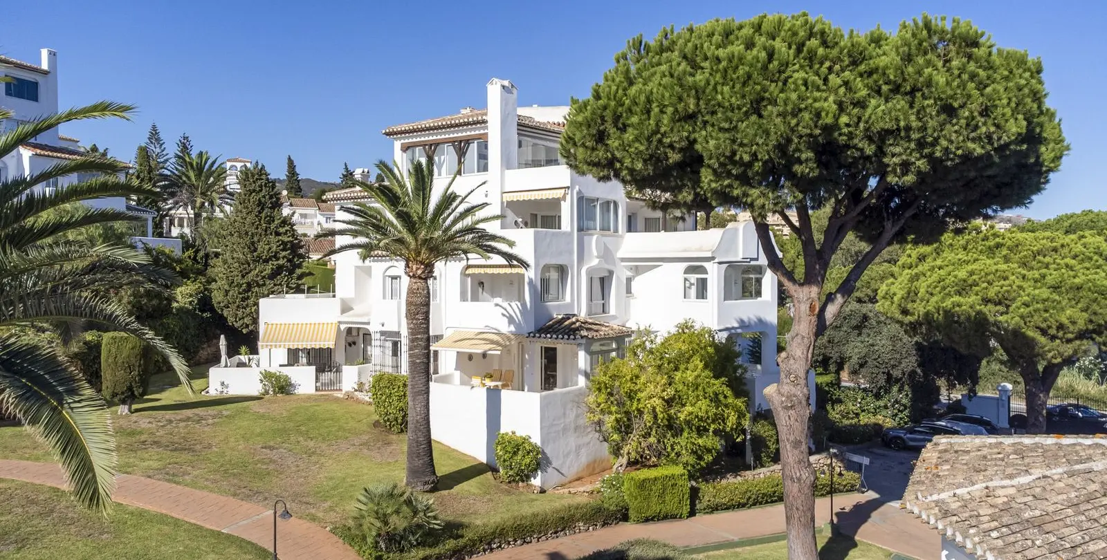 Продажа апартаментов на среднем этаже в Elviria 1