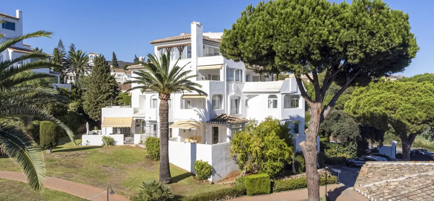 Продажа апартаментов на среднем этаже в Elviria 0