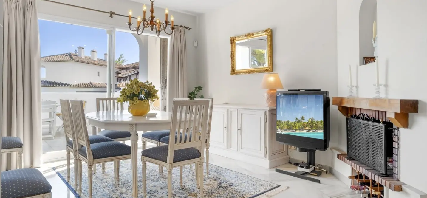 Продажа апартаментов на среднем этаже в Elviria 2