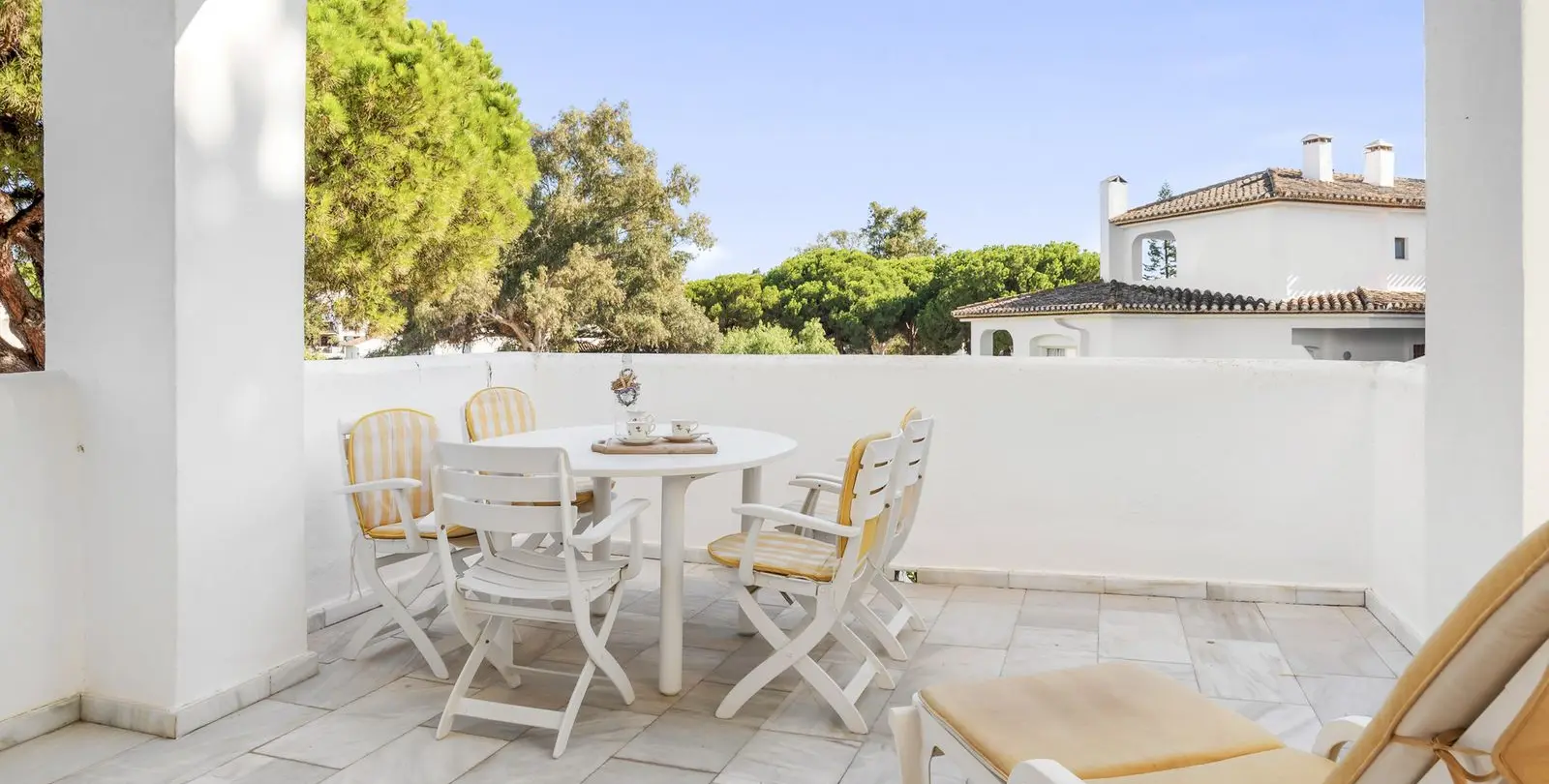 Продажа апартаментов на среднем этаже в Elviria 5