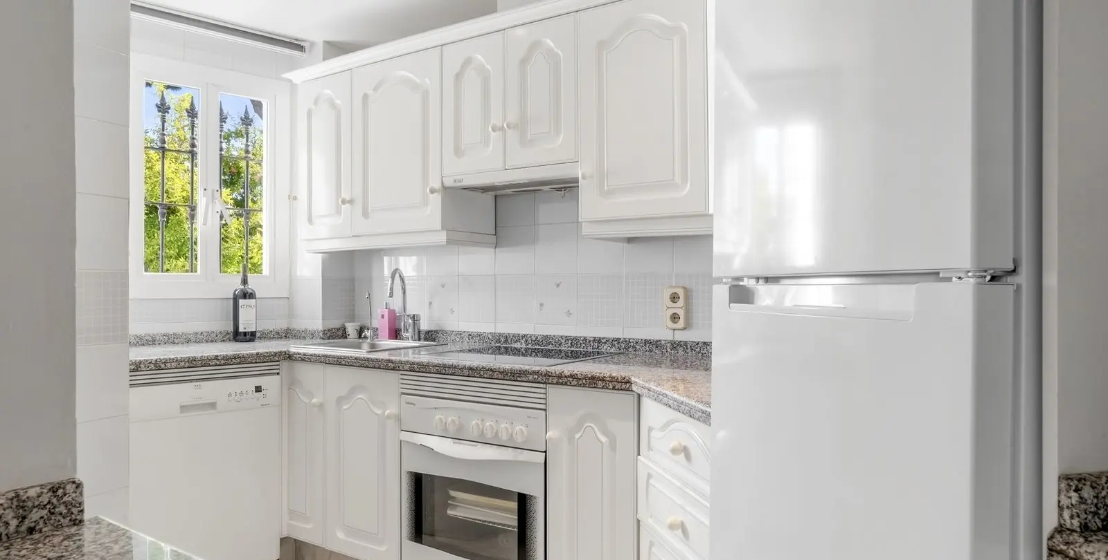Продажа апартаментов на среднем этаже в Elviria 8