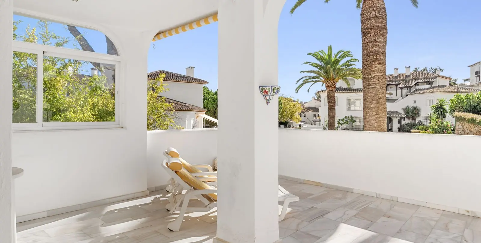 Продажа апартаментов на среднем этаже в Elviria 17