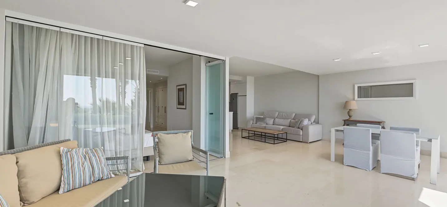 Venta de apartamento en planta baja en Benahavís 1