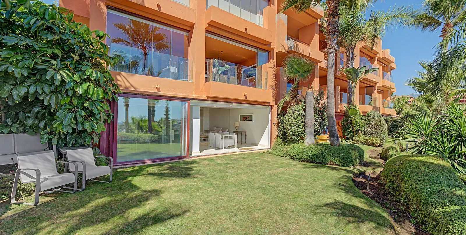 Venta de apartamento en planta baja en Benahavís 19