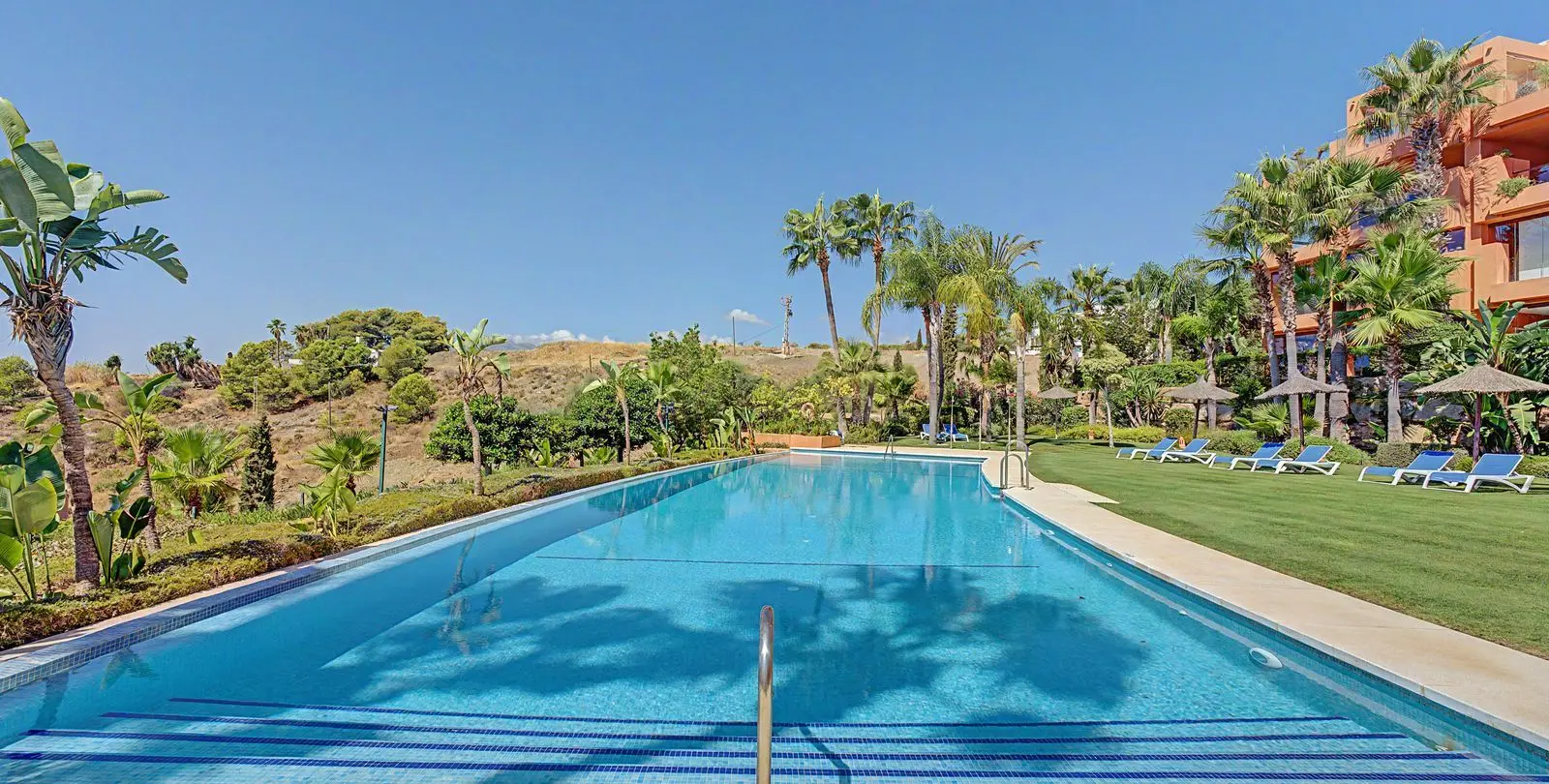 Venta de apartamento en planta baja en Benahavís 23