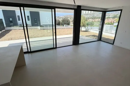 Image 4 thumb