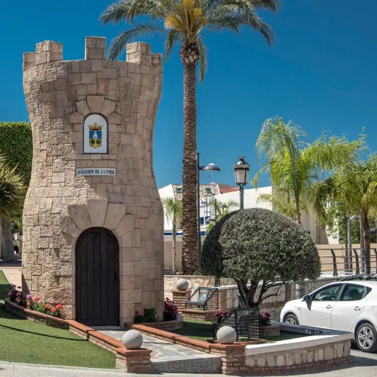 Продажа  отдельно стоящей виллы в Alhaurín de la Torre