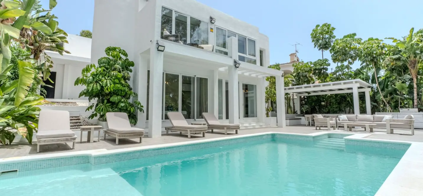 Venta de villa independiente en Nueva Andalucía 0