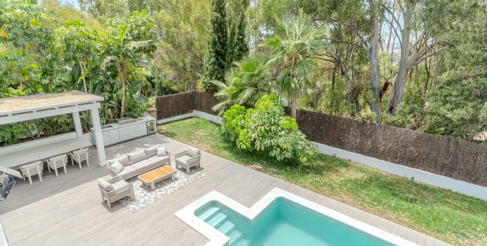 Venta de villa independiente en Nueva Andalucía 2