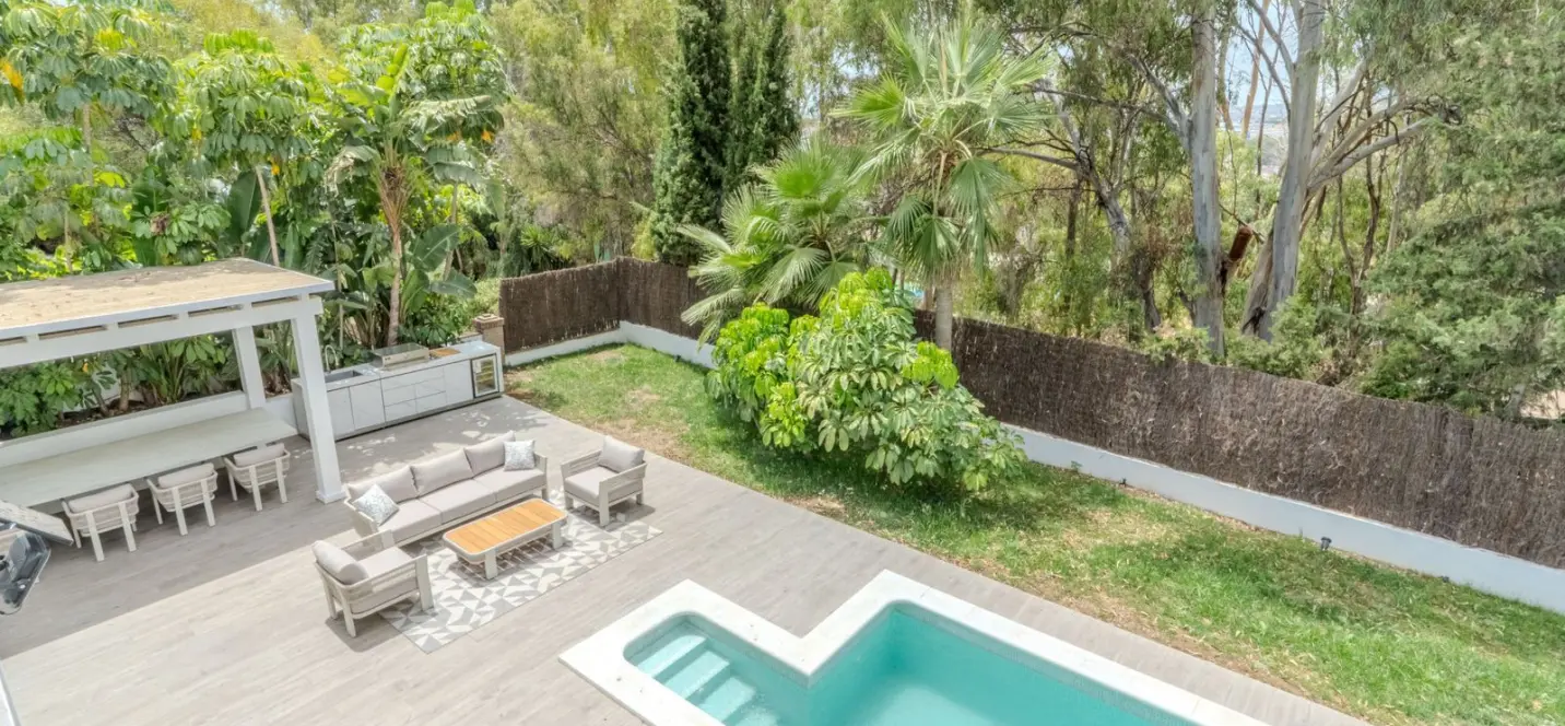 Venta de villa independiente en Nueva Andalucía 1