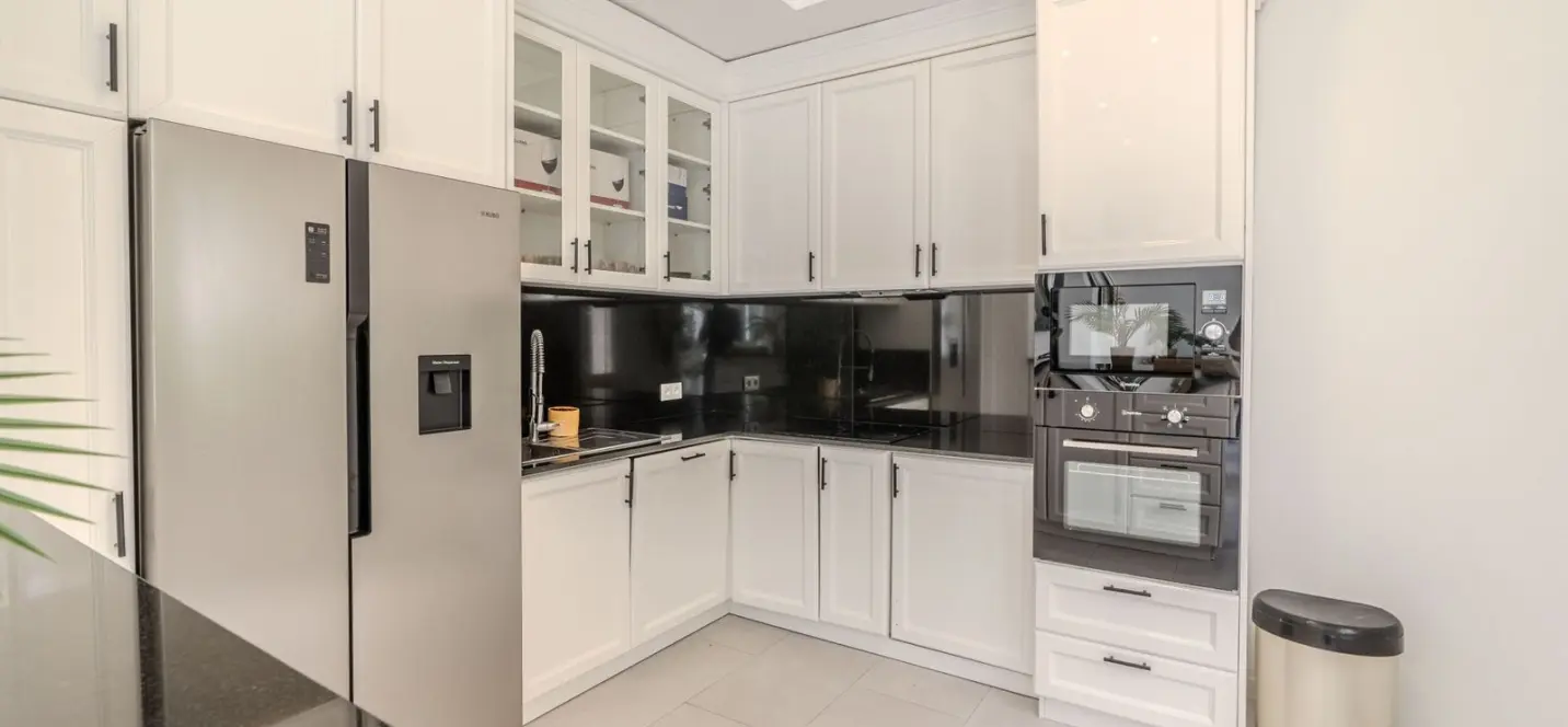 Venta de villa independiente en Nueva Andalucía 4