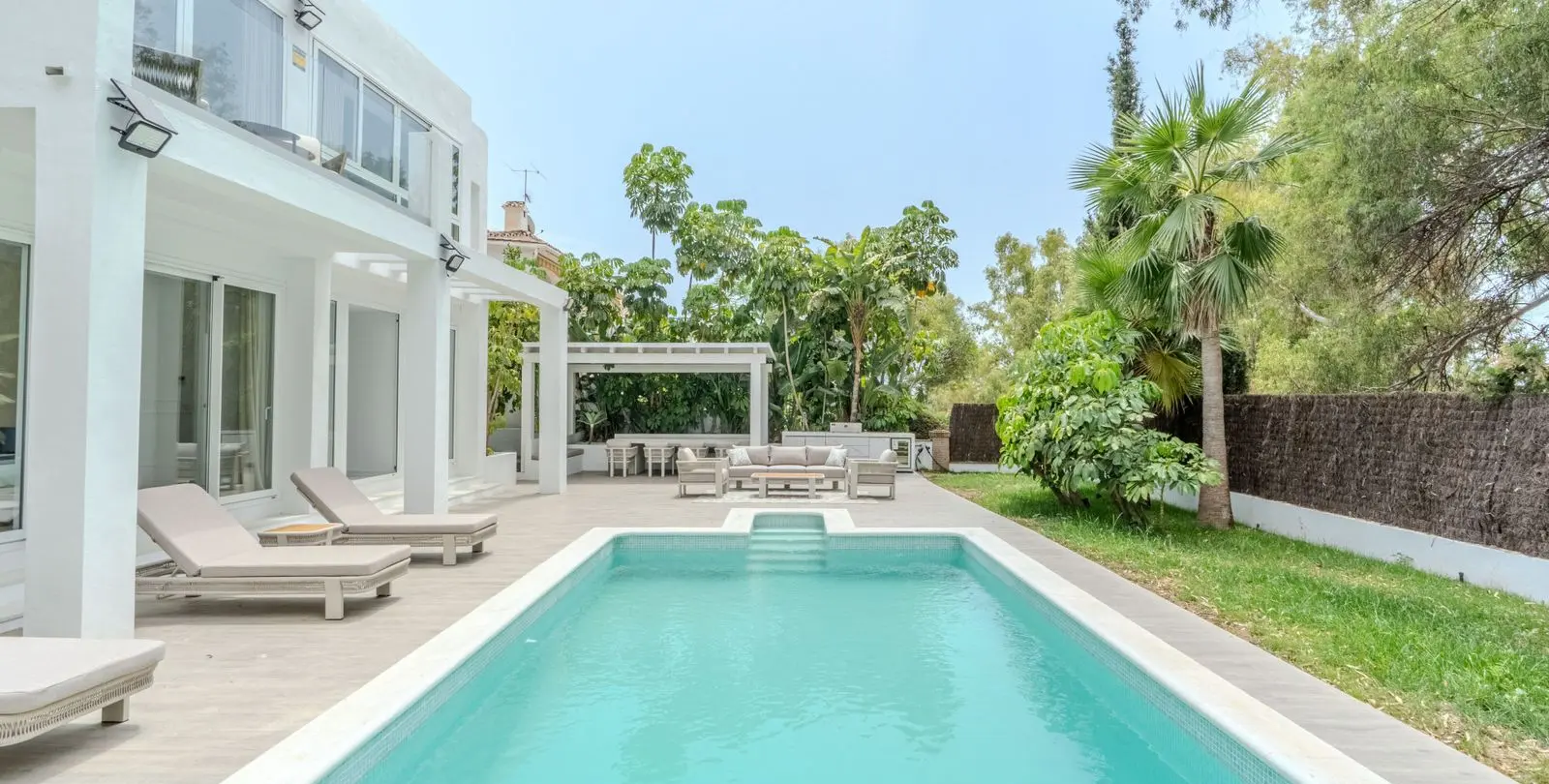 Venta de villa independiente en Nueva Andalucía 8