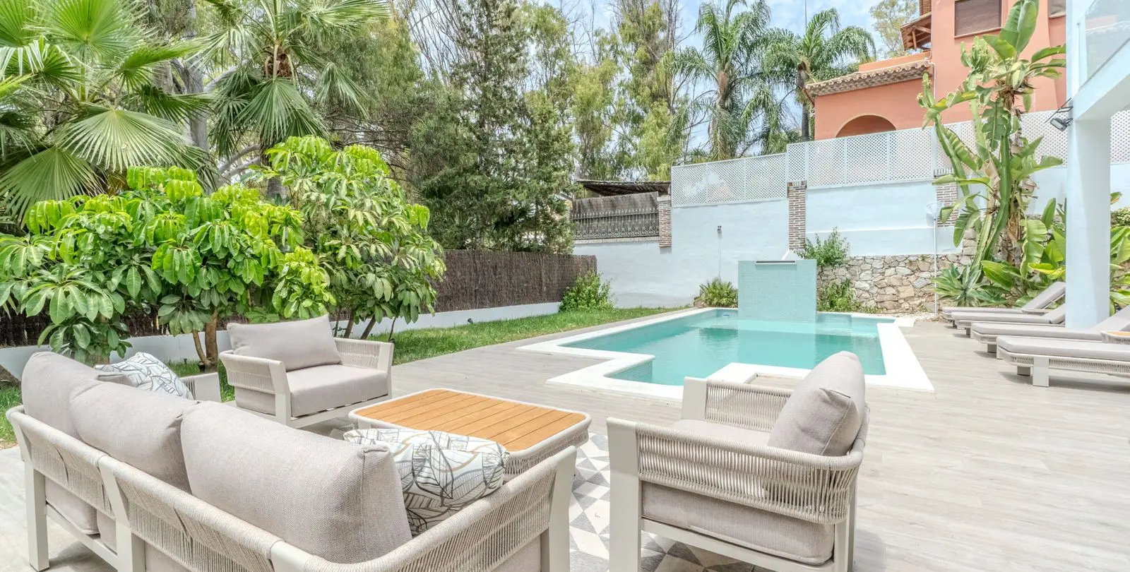 Venta de villa independiente en Nueva Andalucía 11