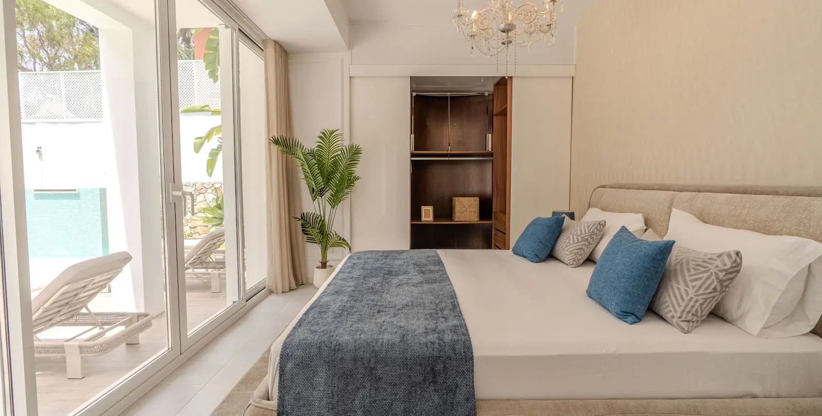 Venta de villa independiente en Nueva Andalucía 24