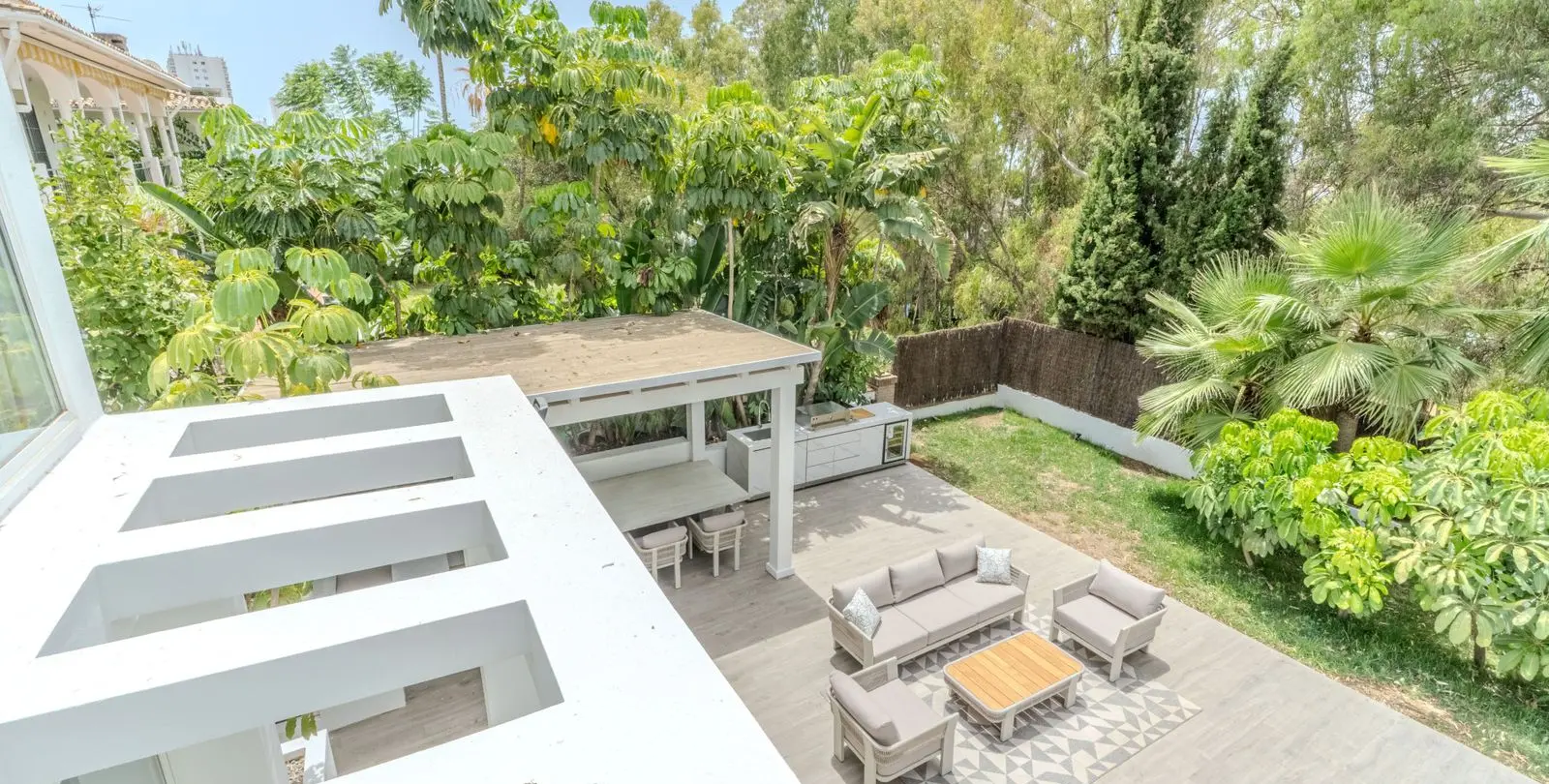 Venta de villa independiente en Nueva Andalucía 47