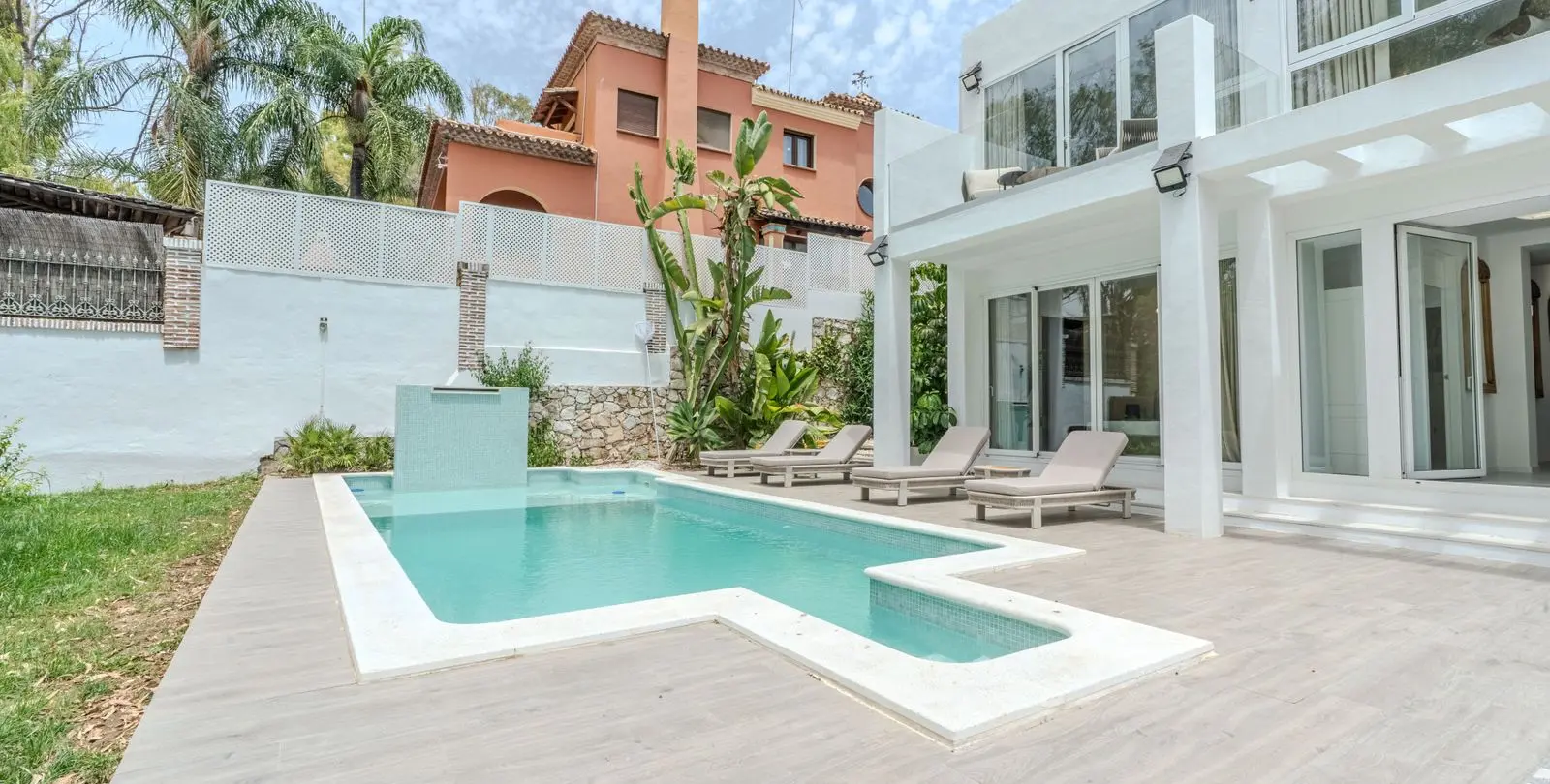 Venta de villa independiente en Nueva Andalucía 56