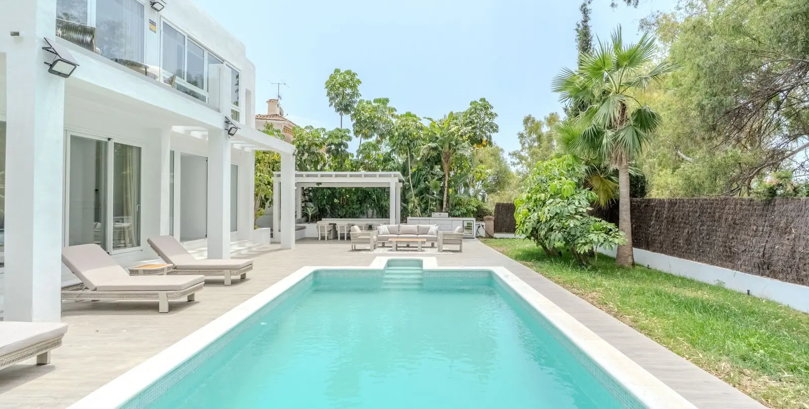 Venta de villa independiente en Nueva Andalucía 60