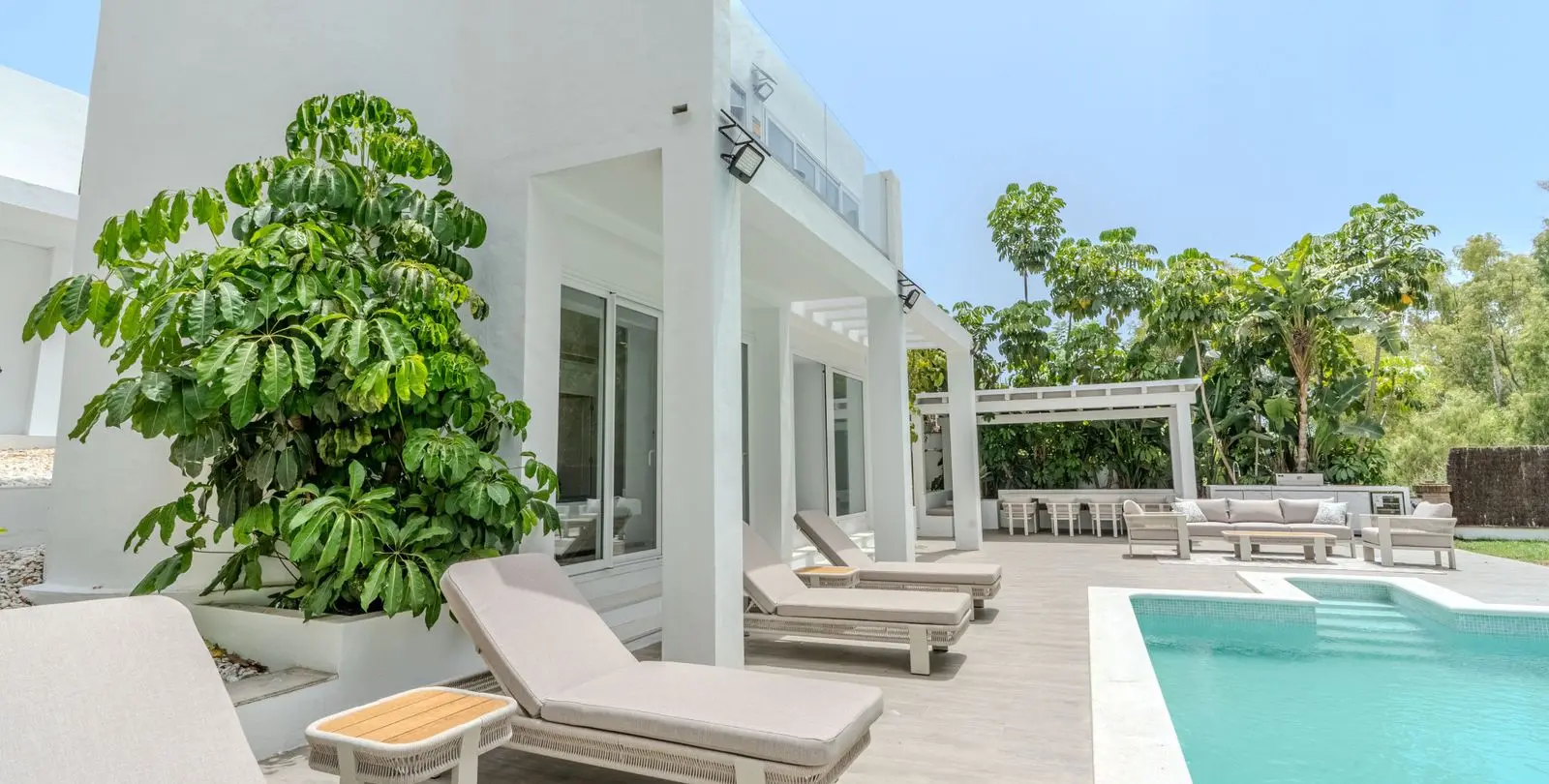 Venta de villa independiente en Nueva Andalucía 61