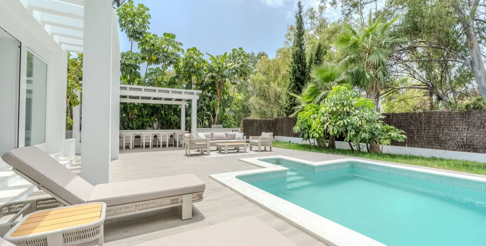 Venta de villa independiente en Nueva Andalucía 63