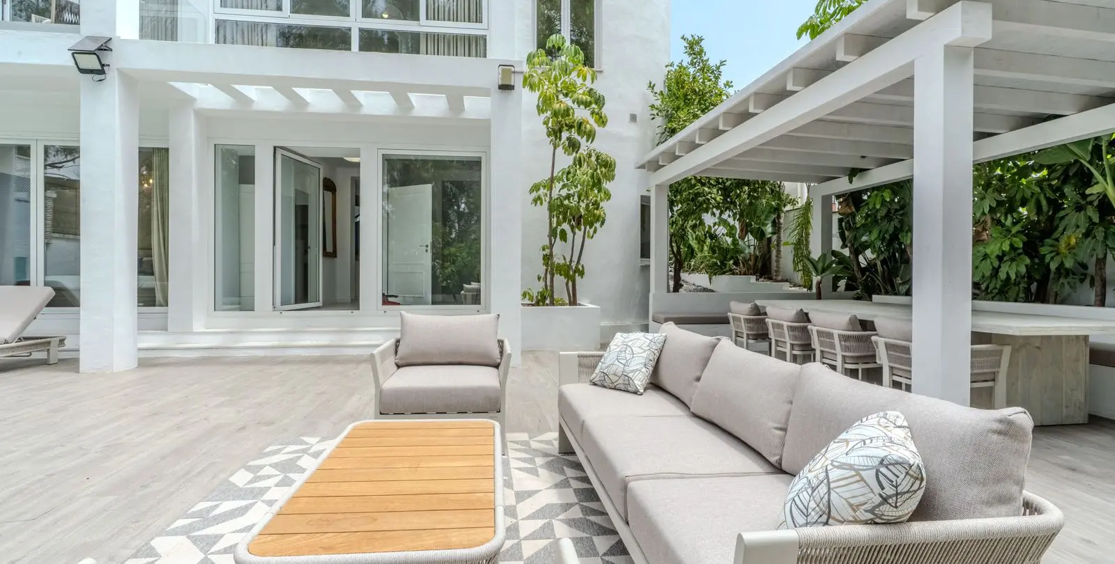 Venta de villa independiente en Nueva Andalucía 68